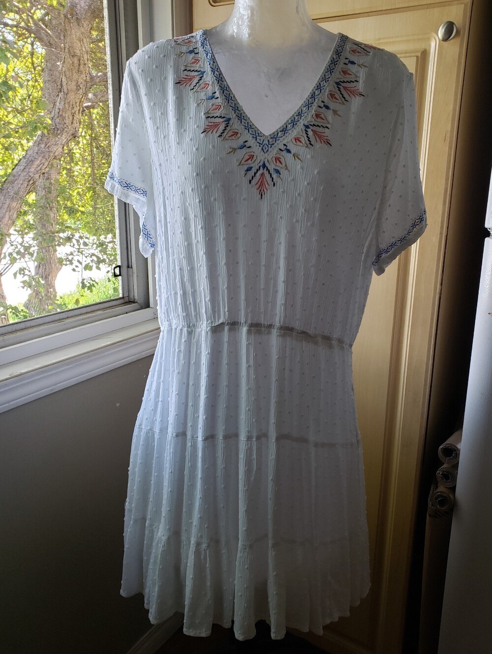 Northern Reflection White Embroidered V-Neck Women's Dress With Pockets